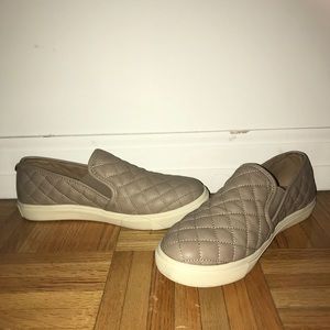 QUILTED STEVE MADDEN SLIP ONS